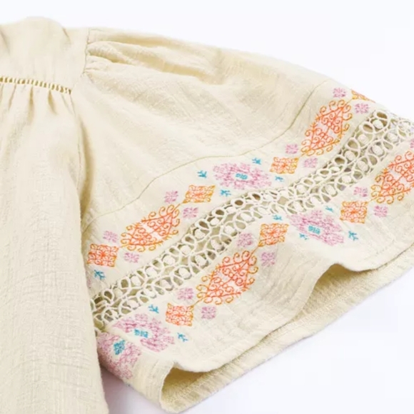🔥🎉HP🎉 New boutique Cotton half sleeve embroidered top - Picture 6 of 16